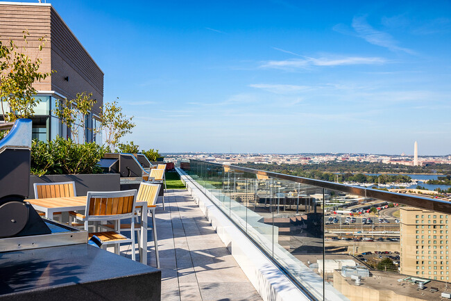 Rooftop Lounge - The Point National Landing