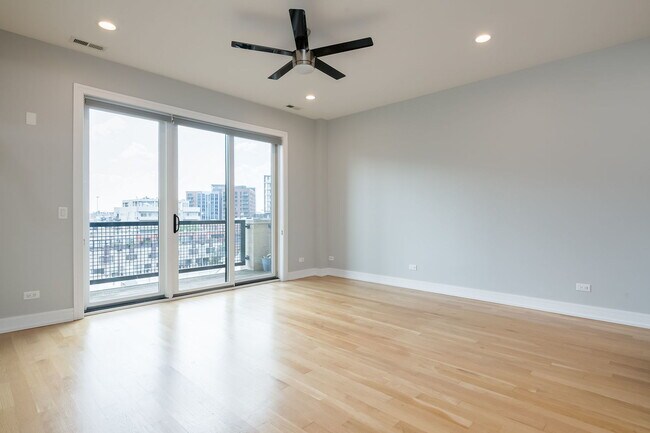 Photo - 680 N Milwaukee Ave
