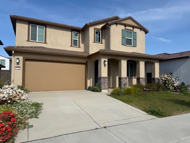 Luxury Solar Home in the Highly Desirable ... - Luxury Solar Home in the Highly Desirable ...