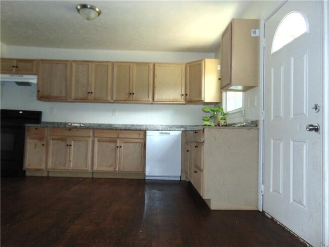 Photo - 886 Rowland St