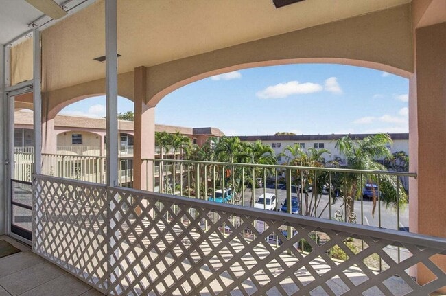 Photo - 100 SE 6th Ave Unit 303