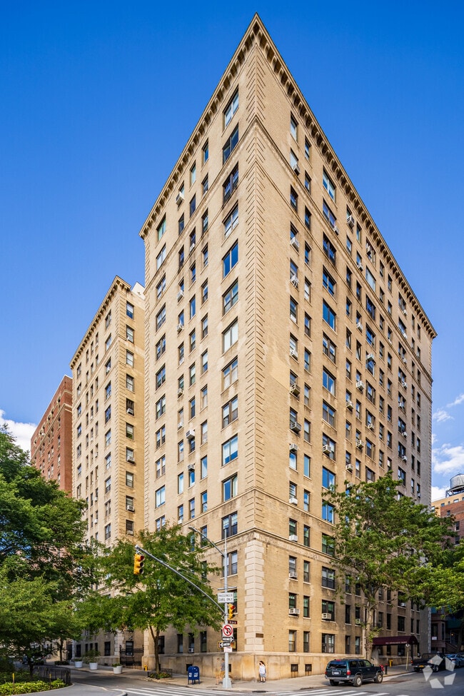 Photo - 320 Riverside Dr