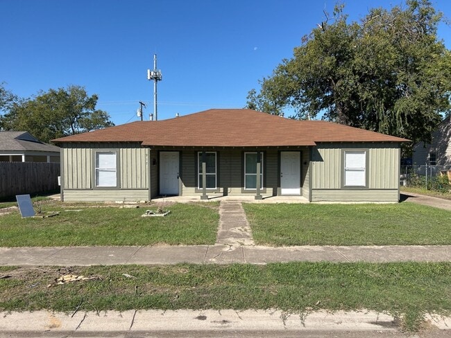 Building Photo - 915 Stetson Ave Rental