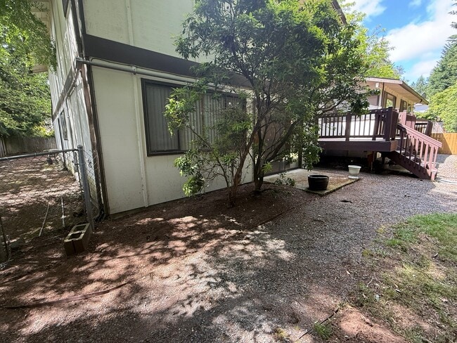 Photo - 14112 NE 62nd St Unit 1 Bd-1BA Yard