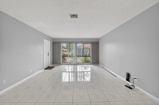 Photo - 4944 Equestrian Cir