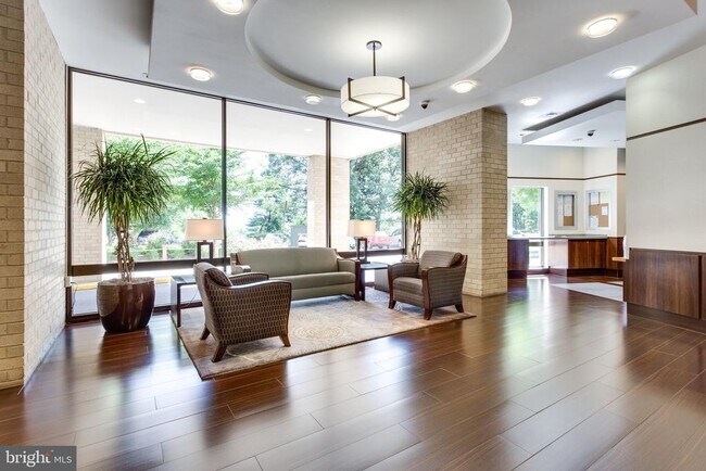 Photo - 307 Yoakum Pkwy Unidad 1517