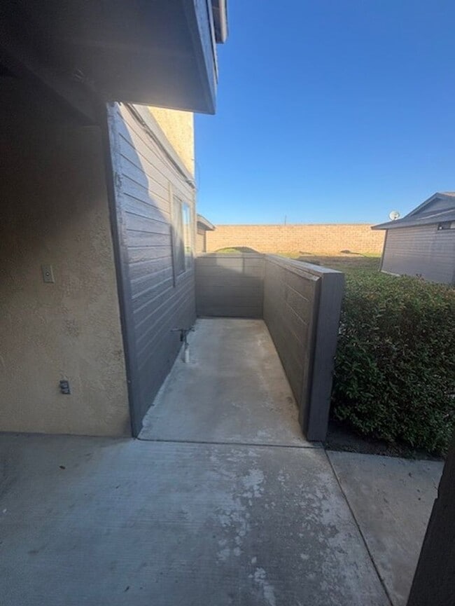 Photo - Newly Renovated 2 Bedroom / 1.5 Bathroom T...