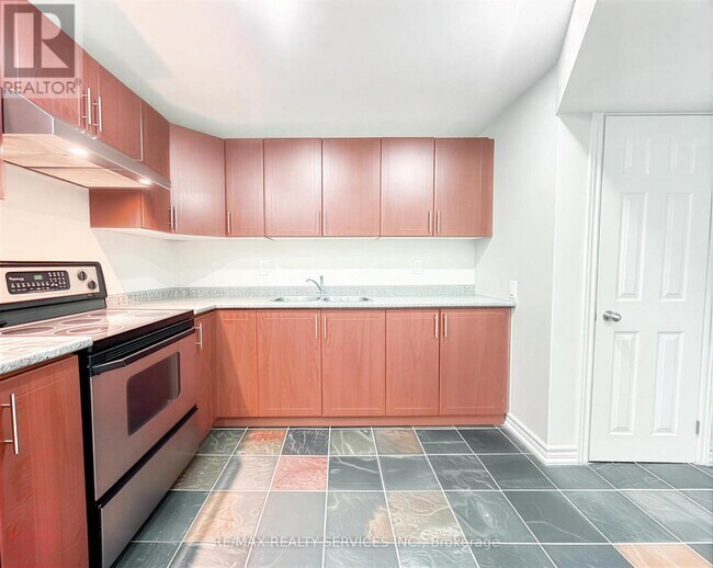 Photo - 1584 Stevenson St