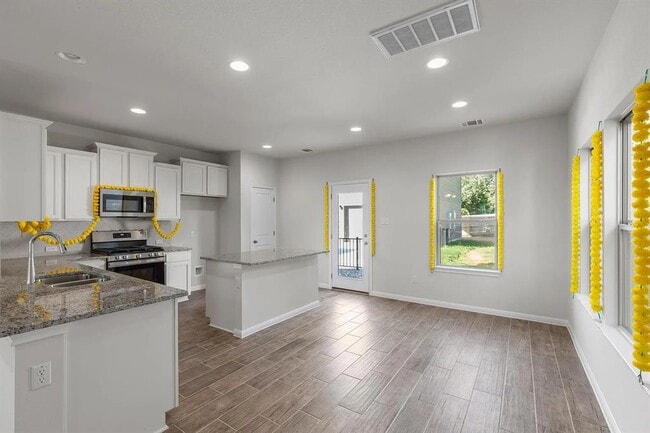 Photo - 1725 Lakota Ln