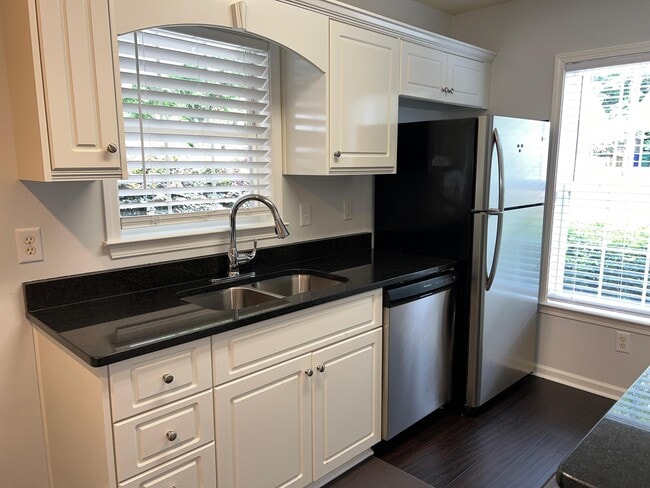 Photo - 118 Portofino Ln SW