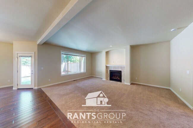 4322 Dudley Dr NE