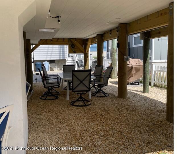 121 W Tide Way