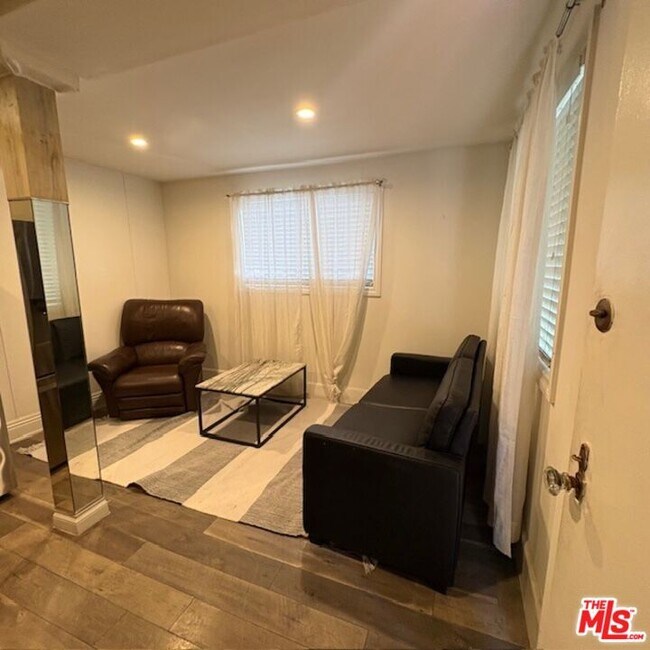 Photo - 10520 Eastborne Ave