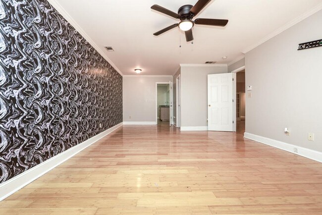 Photo - 3873 King Edward Trail SW