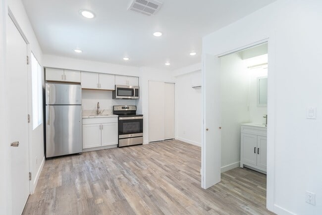 Photo - 18407 Dearborn Street
