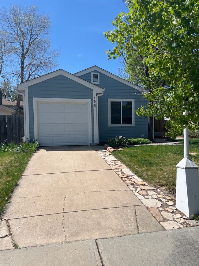 Photo - CUTE 2 BED/2 BATH COTTAGE WITH PRIVATE BACKYARD DECK BY GARDEN ACRES PARK