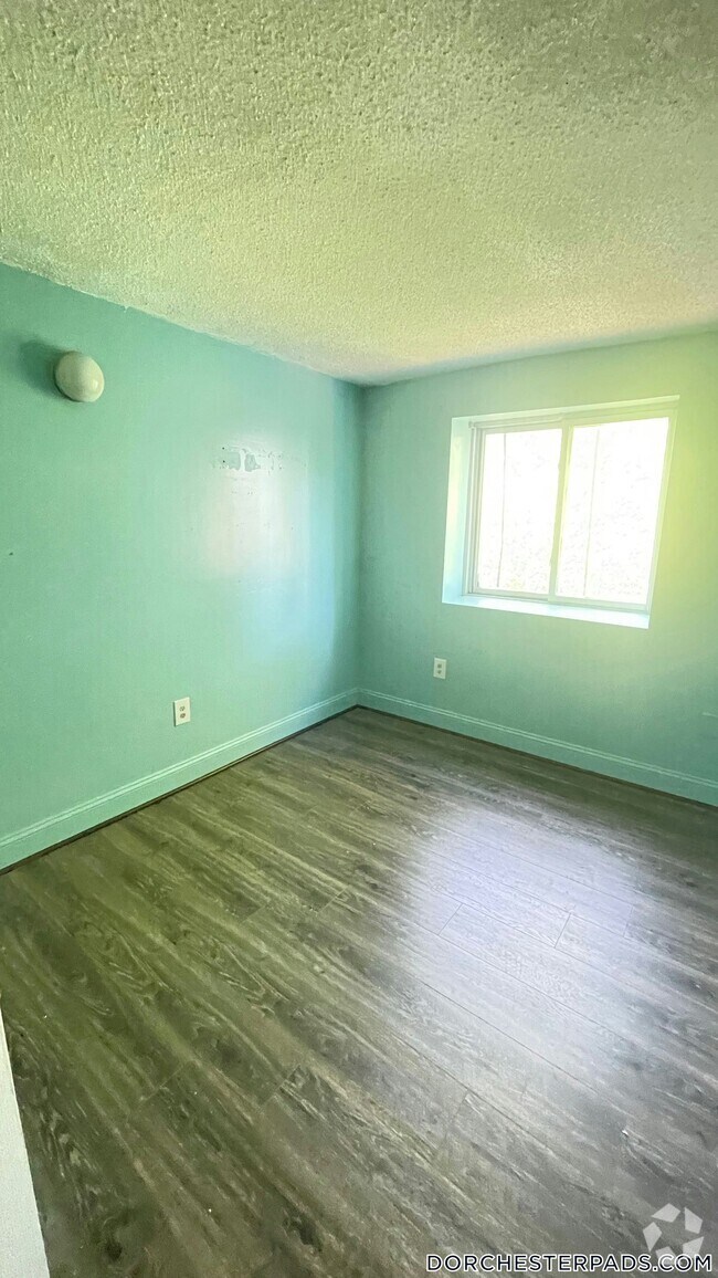 Building Photo - 85 Munroe St Rental