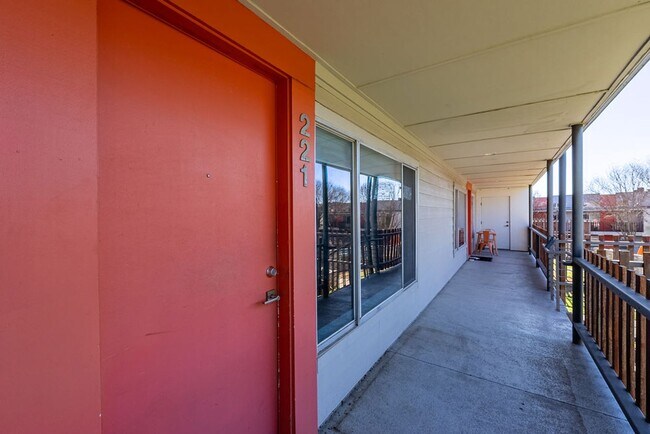 Photo - Modern 2 bed, 2 bath condo in South Austin Unidad 221
