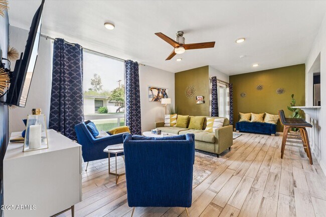 3242 E Camelback Rd Unit 105
