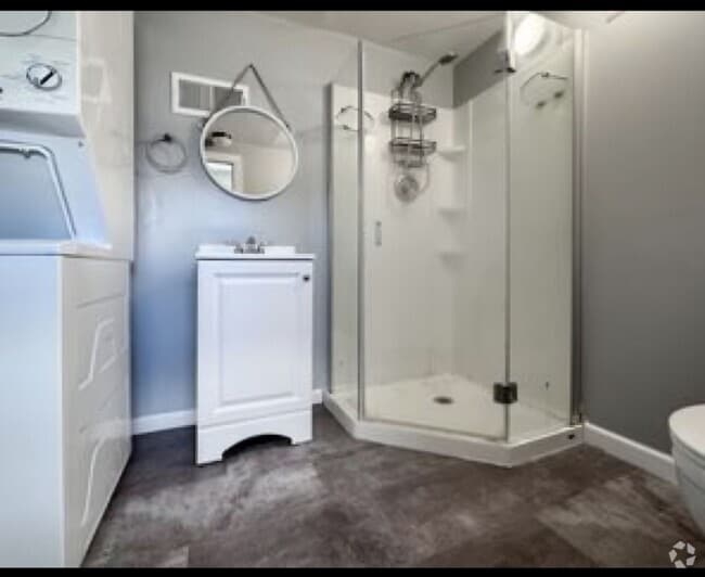 Building Photo - A nice 2 bedroom home