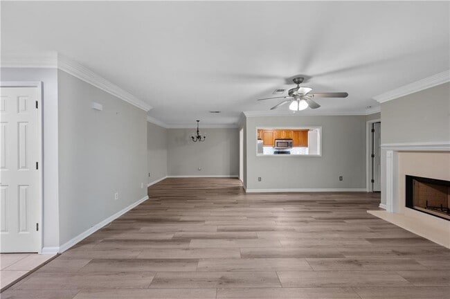 Photo - 601 Abingdon Way NE