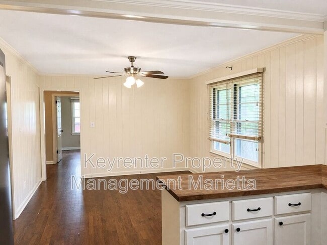 Photo - 2172 Pawnee Dr SE