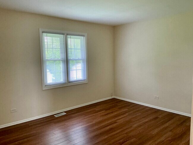 Photo - 840 Heather Ln