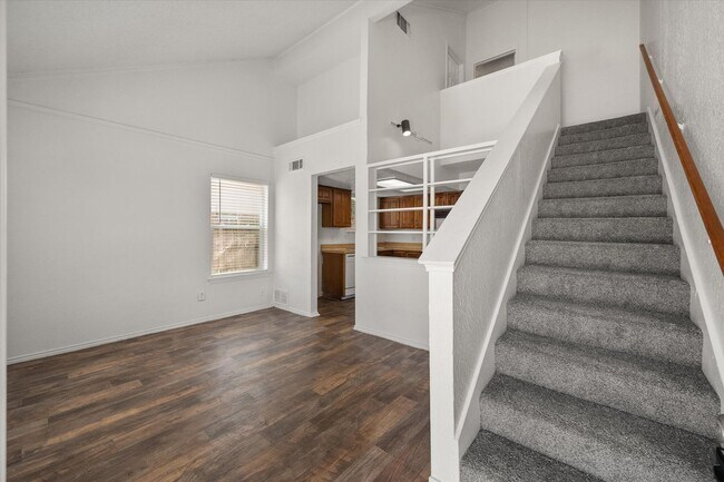 Photo - 311 Kings Way Dr Unit D