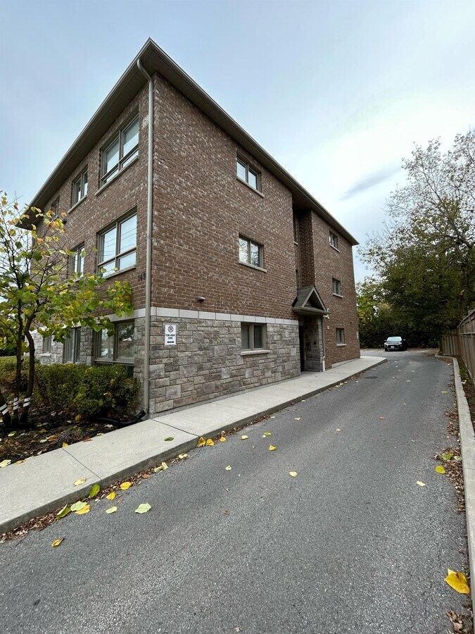 Photo - 1418 Simcoe St S Unit 3