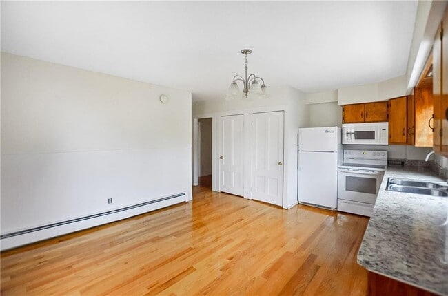 Photo - 292 Pleasant St Unit 1