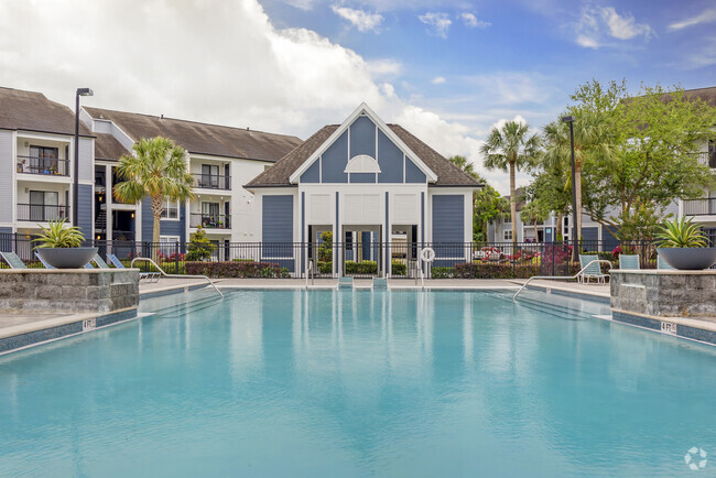 Resort Style Pool - The Phoenix Orlando Rental