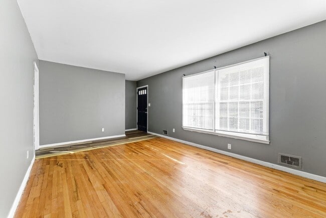 Photo - 1961 Valley Ridge Dr SW