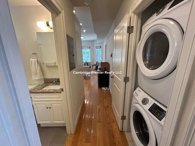 Photo - 6 Gilmore St Unit 2