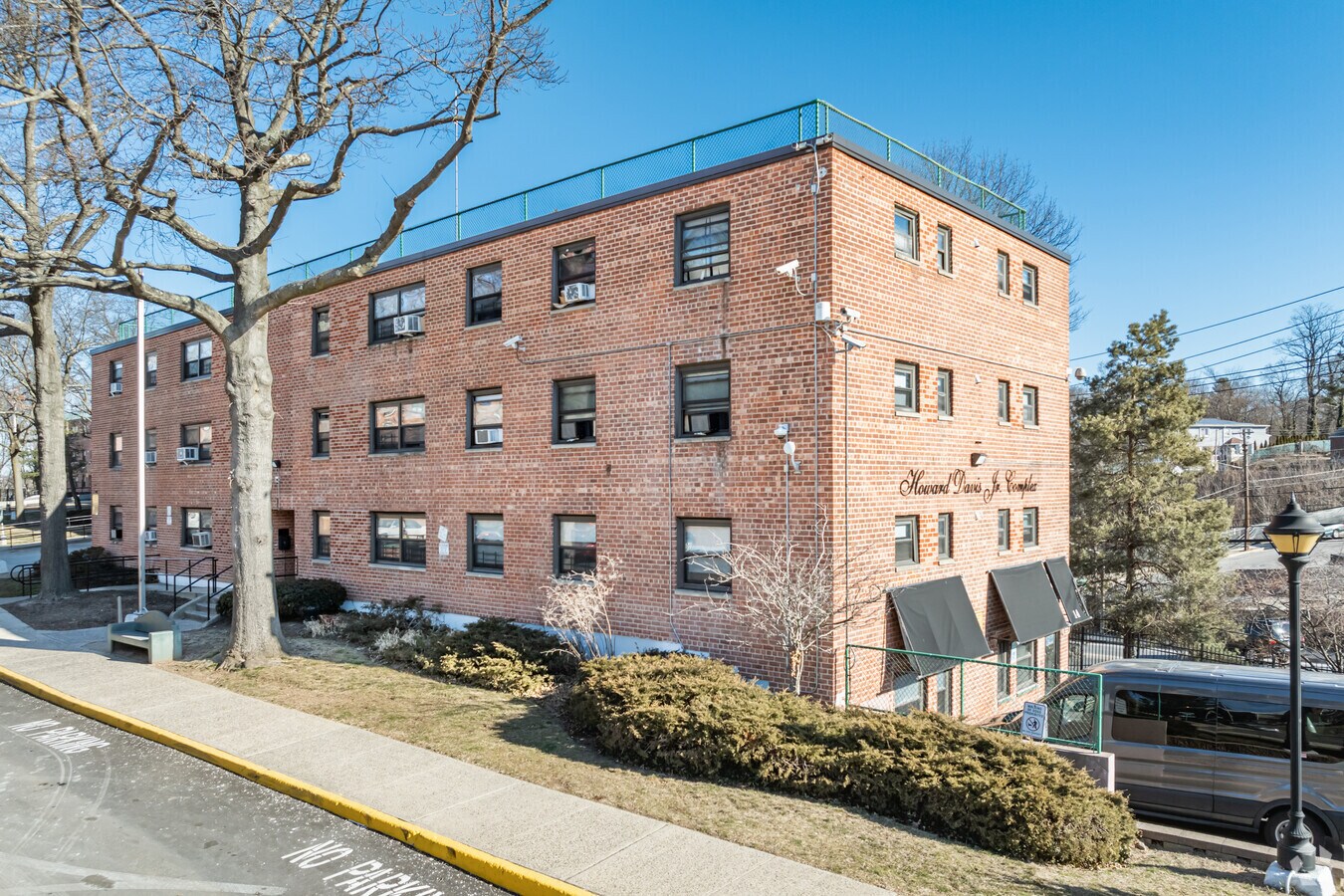 140 Glen Cove Ave - Glen Cove Apartments