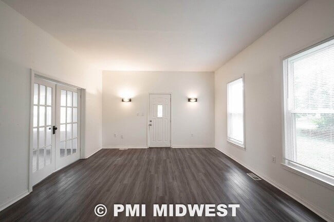 Photo - "Charming 3-Bedroom Home with Spacious Layout in Indianapolis!"