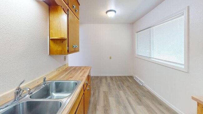 Photo - 104 Division St NW