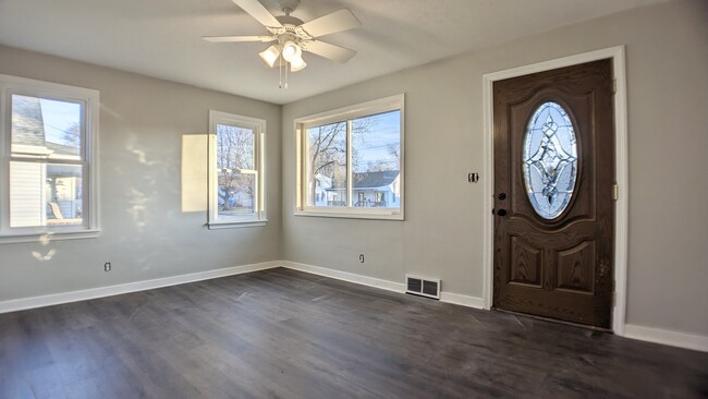 Family Room - 1739 Forest Ave Casa