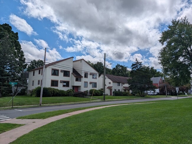 3 Burr St