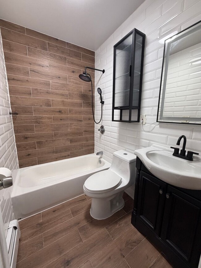 Photo - 40 Eldert Ln Unidad 2ND FLOOR