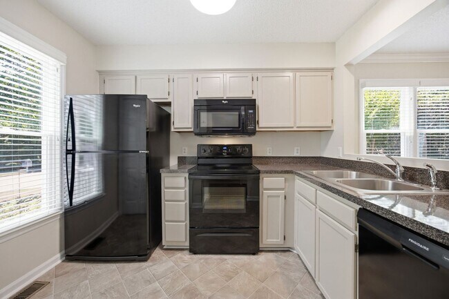 Photo - Beautiful End-Unit Townhome with Fresh Updates in Convenient Raleigh Location!