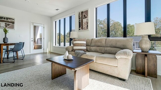 Photo - 318 W Corporation St Unidad 1-220