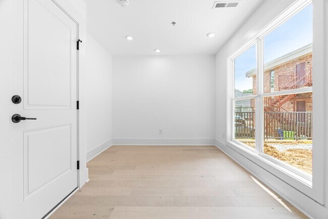 Photo - 10 Seawell Ave