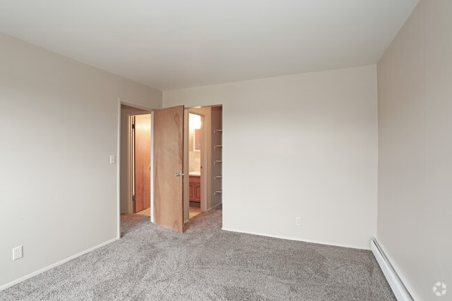 1BR, 1BA - Wickliffe Manor - Wickliffe Manor