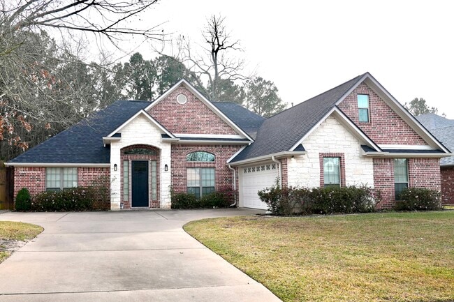 Building Photo - 710 Huntwick Ln