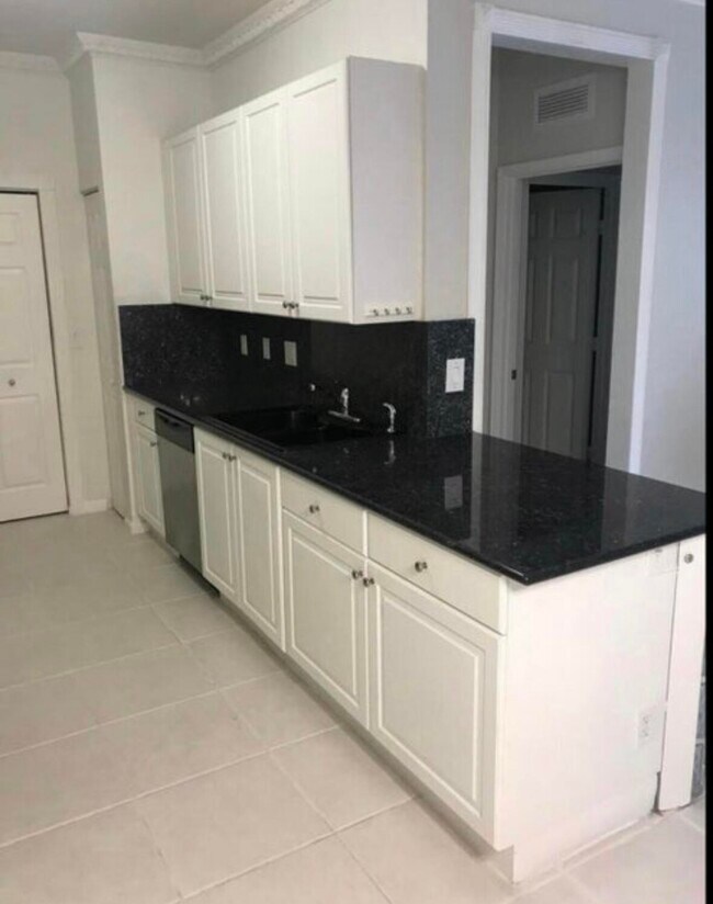 3545 Forest Hill Blvd Unidad 2