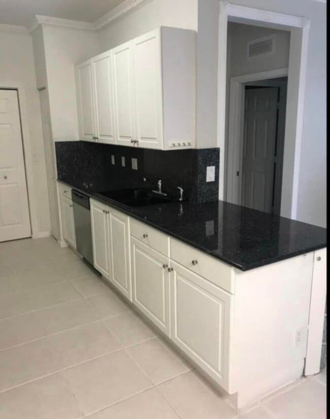 Photo - 3545 Forest Hill Blvd Unidad 2