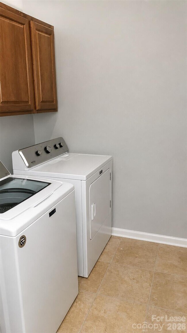 Photo - 2557 Stockbridge Dr Unit B