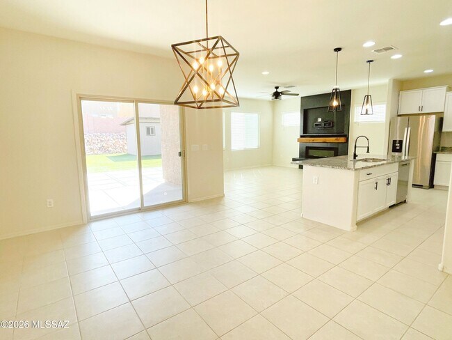 Photo - 866 E Artesia Pl