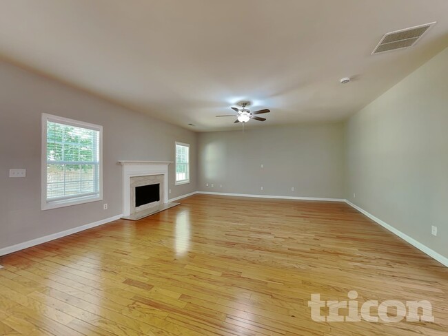 Photo - 2725 Sedgeview Way NE