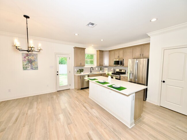 Photo - Gorgeous property in the highly sought after Jamestown Crossing in Prairieville